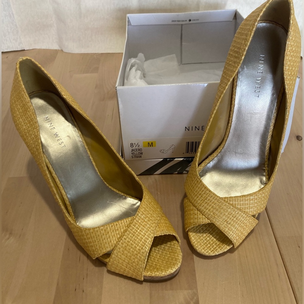 Nine West Jacero Yellow Straw Peep Toe Heels. Size 8.5